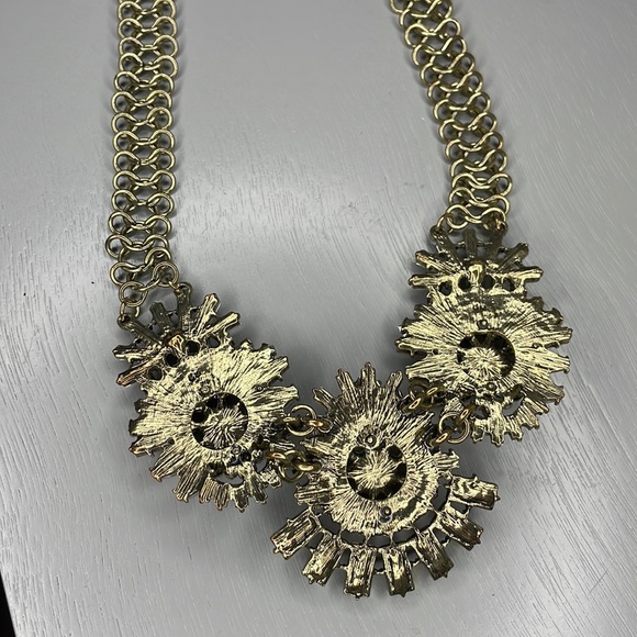 Gold tone statement necklace - Picture 5 of 5